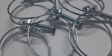 Coliere / Şuruburi metalice cu şaibe pentru furtunuri / Coliere metalice cu șurub pentru furtunuri Coliere / Şuruburi metalice cu şaibe pentru furtunuri / Coliere metalice cu șurub pentru furtunuri
